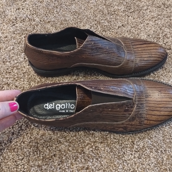 Enrico DelGatto NWOT brown wood embossed leather slip-on laceless loafers - Picture 8 of 13